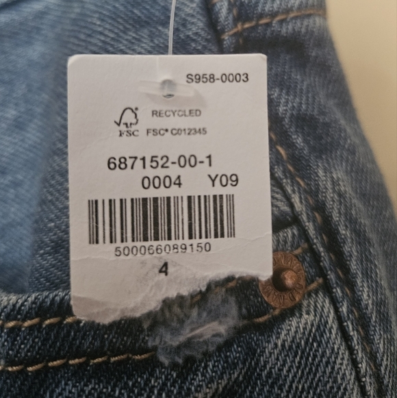 NWT Old Navy Distressed Raw Hem Shorts Women's Size 4 - Picture 4 of 4